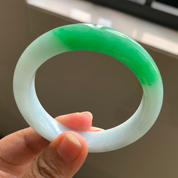 白底青手鐲
